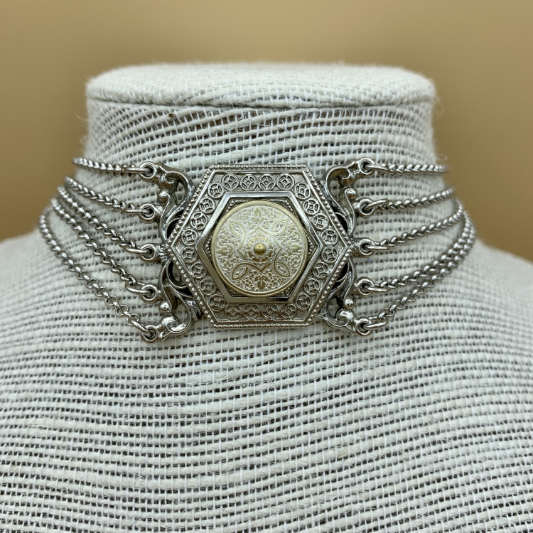 Kropfkette Helene Detail Kropfteil | Trachtenschmuck
